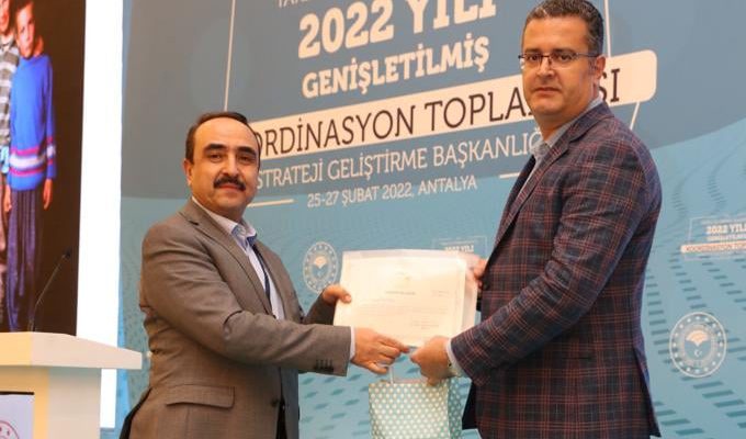 Bakan Pakdemirli’den Yılmaz’a başarı belgesi