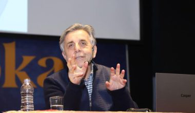 PSİKİYATR UZMANI EROL GÖKA, GÖNÜLLERE DOKUNDU