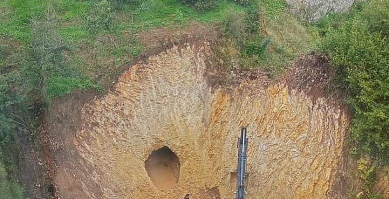 YOL ÇALIŞMASI SIRASINDA MAĞARA BULUNDU