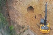 YOL ÇALIŞMASI SIRASINDA MAĞARA BULUNDU