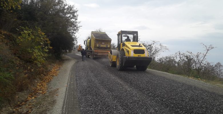 ÇAMAŞ’TA GRUP YOLLARI ASFALTLA BULUŞUYOR