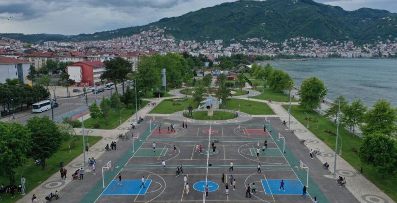 BÜYÜKŞEHİR İLÇELERE 25 YENİ SPOR SAHASI KAZANDIRDI
