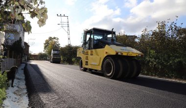 BÜYÜKŞEHİR’DEN ÖCELİ MAHALLESİ GRUP YOLUNA SICAK ASFALT