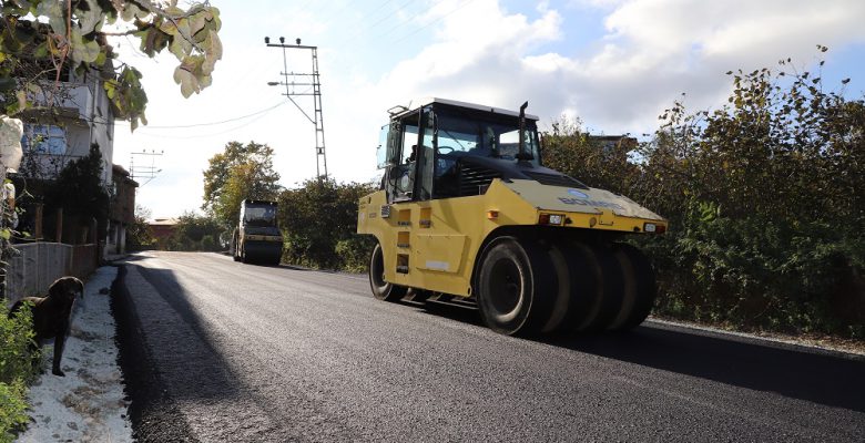 BÜYÜKŞEHİR’DEN ÖCELİ MAHALLESİ GRUP YOLUNA SICAK ASFALT