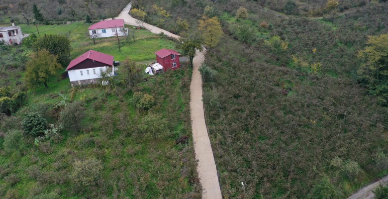 BURHANETTİN MAHALLESİ DE BETON YOLA KAVUŞTU