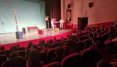 FATSA’DA ÇOCUKLARIN TİYATRO SEVİNCİ