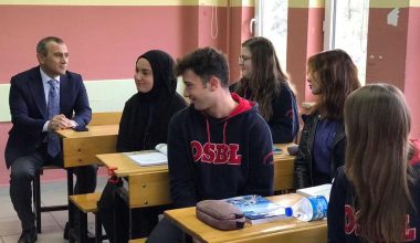 VALİ SONEL ARA TATİLİN ARDINDAN İLK DERSE KATILDI