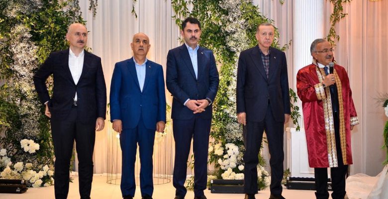 CUMHURBAŞKANI’NIN KATILDIĞI NİKAHTA, NİKAHI BAŞKAN GÜLER KIYDI