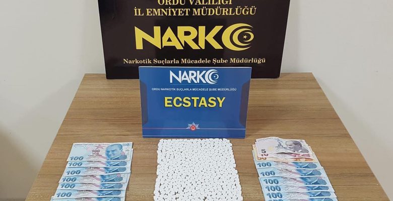 ZEHİR TACİRLERİNE BASKIN: 2 TUTUKLAMA