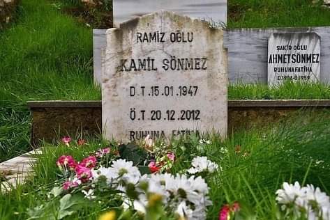 KAMİL SÖNMEZ ÖLÜM YIL DÖNÜMÜNDE MEZARI BAŞINDA ANILDI