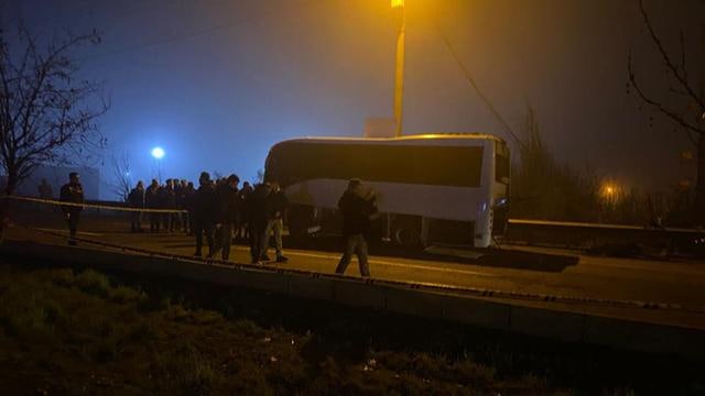 DİYARBAKIR’DA POLİS SERVİSİNE BOMBALI SALDIRI