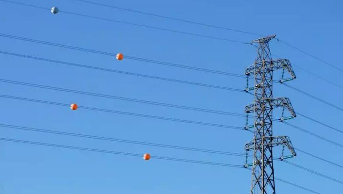 ELEKTRİK TELLERİNDEKİ TOPLAR NE İŞE YARAR?