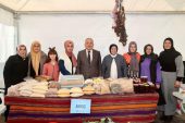 BAŞKAN GÜLER, KADIN KOOPERATİFLERİNİN AÇTIKLARI STANTLARI ZİYARET ETTİ