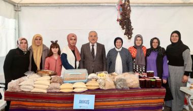BAŞKAN GÜLER, KADIN KOOPERATİFLERİNİN AÇTIKLARI STANTLARI ZİYARET ETTİ