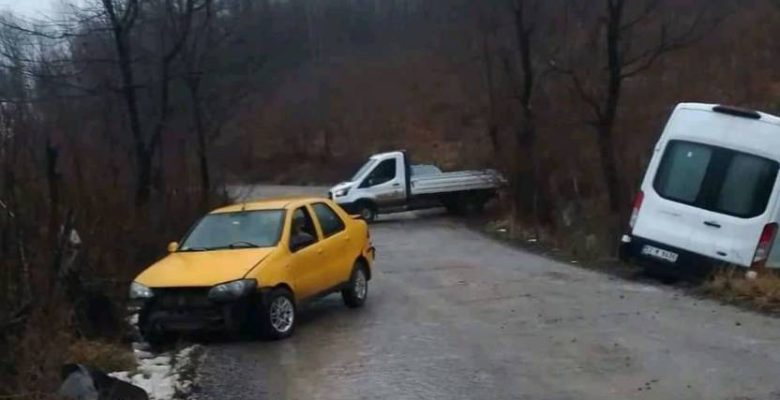GÖLKÖY’DE BUZLANMA ARAÇLARI YOLDAN ÇIKARDI