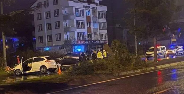 KARADENİZ SAHİL YOLUNDA KAZA
