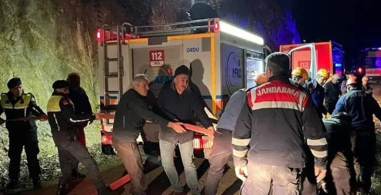 ARAÇ 200 MT UÇURUMA YUVARLANDI