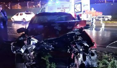 ARACIN ÖNÜ PARAMPARÇA OLDU