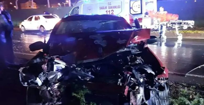 ARACIN ÖNÜ PARAMPARÇA OLDU