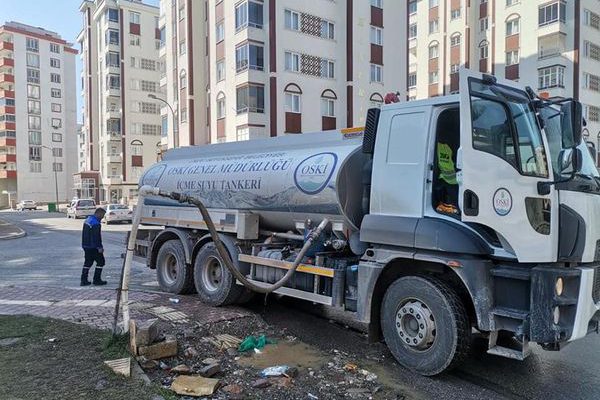 OBB DEPREM BÖLGELERİNE 12 ADET SU TANKERİ GÖNDERDİ