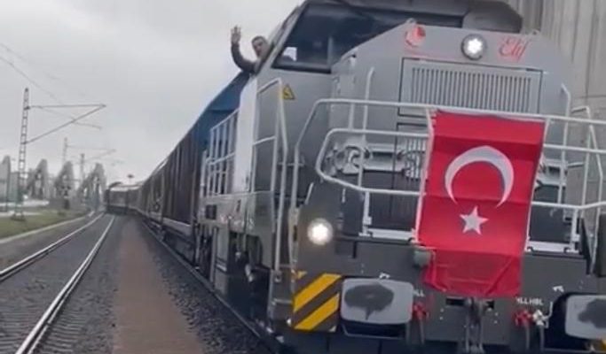 40 TIRLIK YARDIMI TAŞIYAN TREN ALMANYA’DAN YOLA ÇIKTI