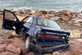 FATSA’DA ARAÇ DENİZE UÇMAKTAN SON ANDA KURTULDU