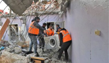 ALTINORDU ARAMA KURTARMA EKİBİ AFETZEDELERİN YANINDA