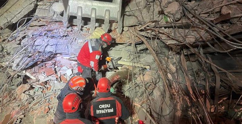 ORDU DEPREM BÖLGESİNDE YARALARI SARIYOR