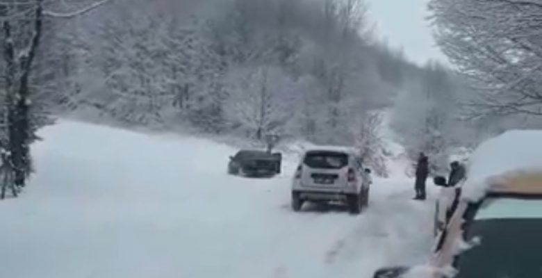 ARAÇLAR YOLDA KALDI ULUGÖL YOLU KAPANDI (VİDEO)