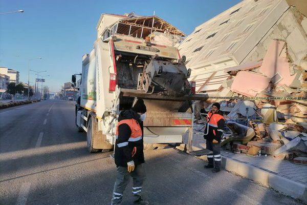 ADIYAMAN GÖLBAŞINDA TEMİZLİK ALTINORDU BELEDİYESİNE EMANET