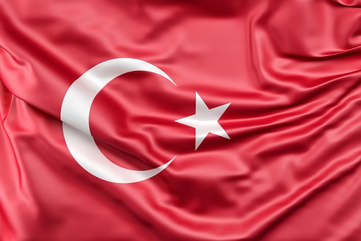 BAYRAKLAR YARIYA İNDİRİLECEK