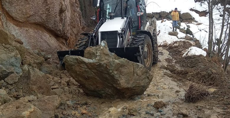 HEYALANLAR YOLLARI KAPATTI