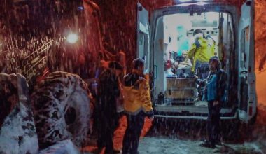 AMBULANS KAR NEDENİYLE HASTAYA ULAŞAMAYINCA…