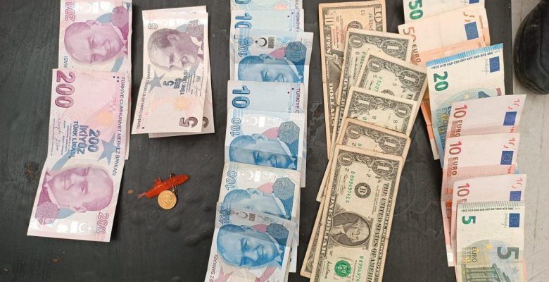 DEPREM BÖLGESİNDE BULDUĞU PARAYI TESLİM ETTİ