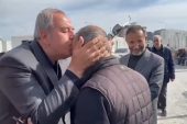 ORDU VALİSİ’Nİ ANLINDAN ÖPTÜ