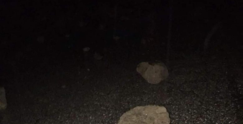 YOLA KAYA PARÇALARI DÜŞTÜ