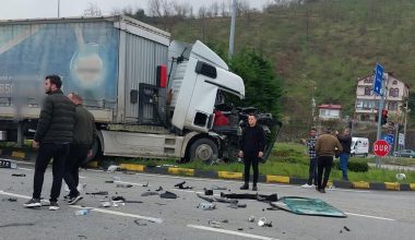 KARADENİZ SAHİL YOLUNDA TIR KAZASI