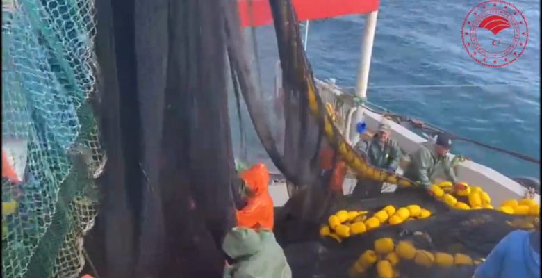 ORDU’DA AĞLARINI DEPREMZEDELER İÇİN DENİZE ATTILAR (İZLE)