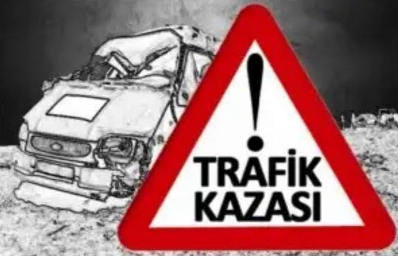SERVİS MİNİBÜSÜ İLE KAMYONET ÇARPIŞTI