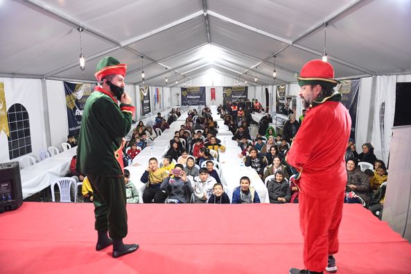 ALTINORDU BELEDİYESİ DEPREM BÖLGESİNDE ÇOCUKLARIN YÜZÜNÜ GÜLDÜRDÜ
