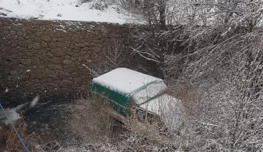 KAMYONET DEREYE UÇTU