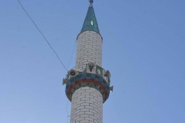 CAMİ HOPARLÖRÜNDEN ÇOCUKLAR İÇİN SÖYLEDİ (İZLE)