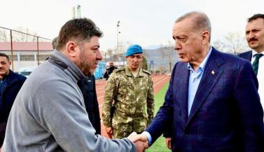BAŞKAN TÖREN DEPREM BÖLGESİNDE 1 AYI GERİDE BIRAKTI