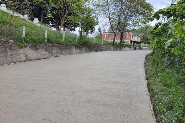 KUYLU KARAAĞAÇ YOLU BETON İLE BULUŞUYOR