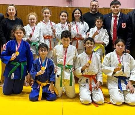 JUDO TAKIMI YARI FİNALE YÜKSELDİ