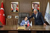 KOLTUĞUNU DEPREMZEDE KAĞAN’A TESLİM ETTİ