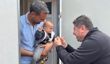 BAŞKAN TÖREN DEPREMZEDELERİ BAYRAMDA DA YALNIZ BIRAKMADI