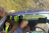 KAYALAR OTOMOBİLİN ÜSTÜNE DÜŞTÜ