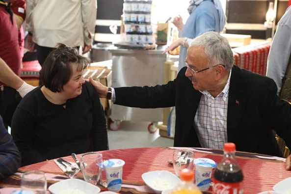 BAŞKAN GÜLER ÖZEL ÖĞRENCİLERİN SEVİNCİNE ORTAK OLDU