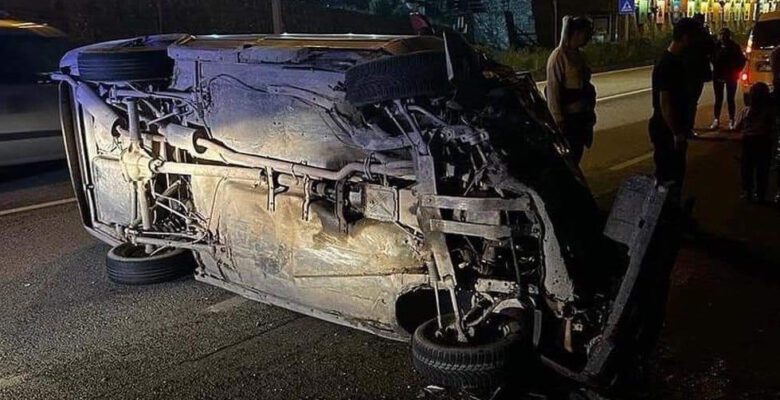 ARAÇ SAHİL YOLUNDA TAKLA ATTI
